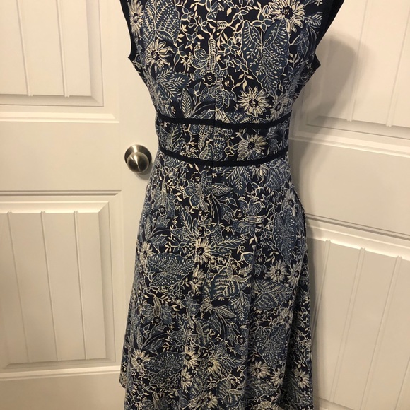 SOLD. Pretty Eddie Bauer Dress 6P - Picture 4 of 5